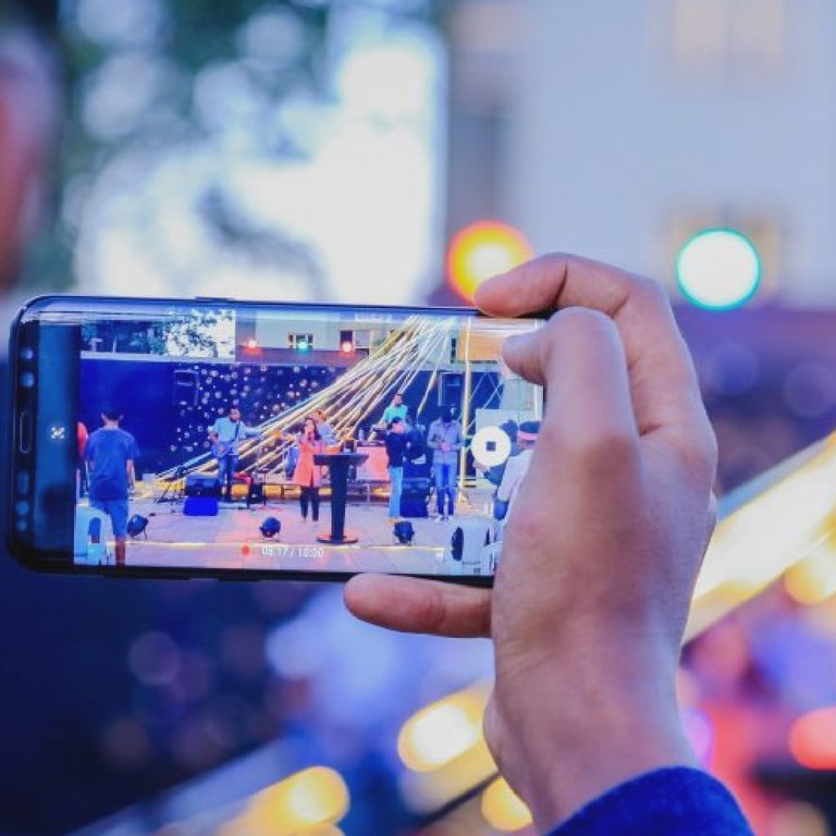 4 Tips For Capturing Perfect Videos on Your Cellphone - OFC.tv